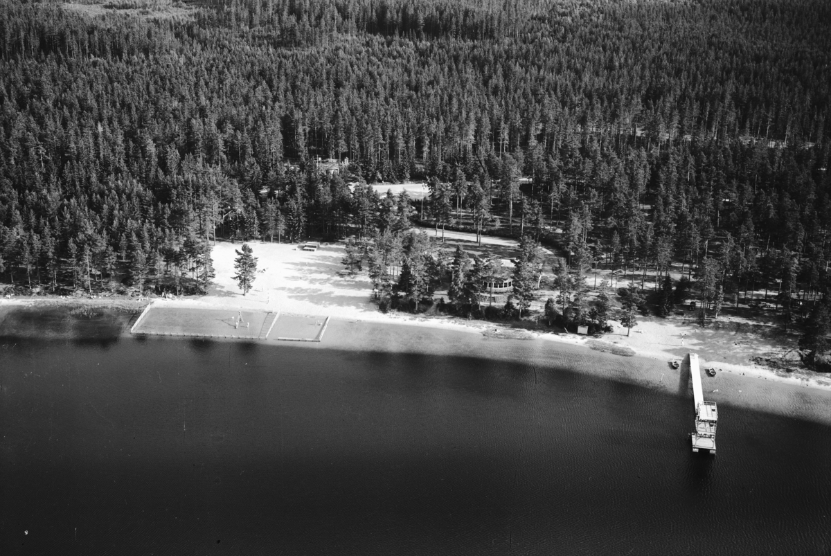 Flygfoto över Axamobadet i Jönköping. Nr 243/1956
