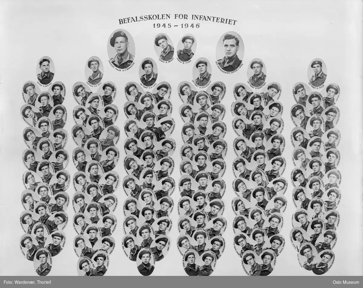 Befalskolen for infanteriet 1945-1946, portretter, menn, uniformer