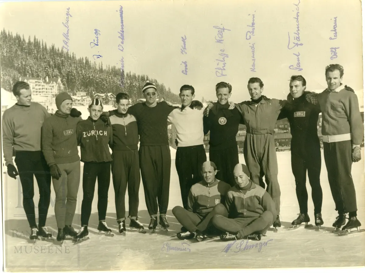 Det sveitsiske skøytelandslaget på treningsamling i Davos, 1954.