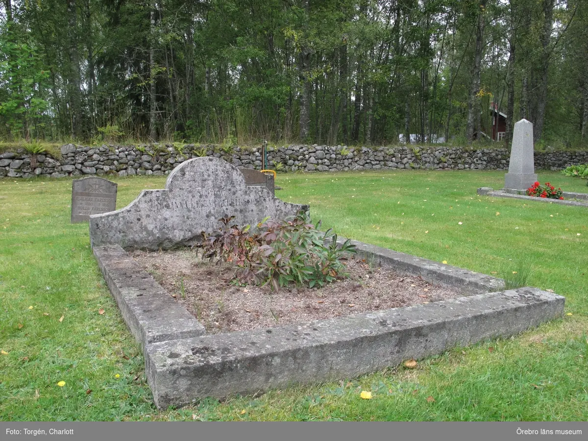 Rockesholm kyrkogård Inventering av kulturhistoriskt värdefulla gravvårdar 2014-2015, Kvarter 8.