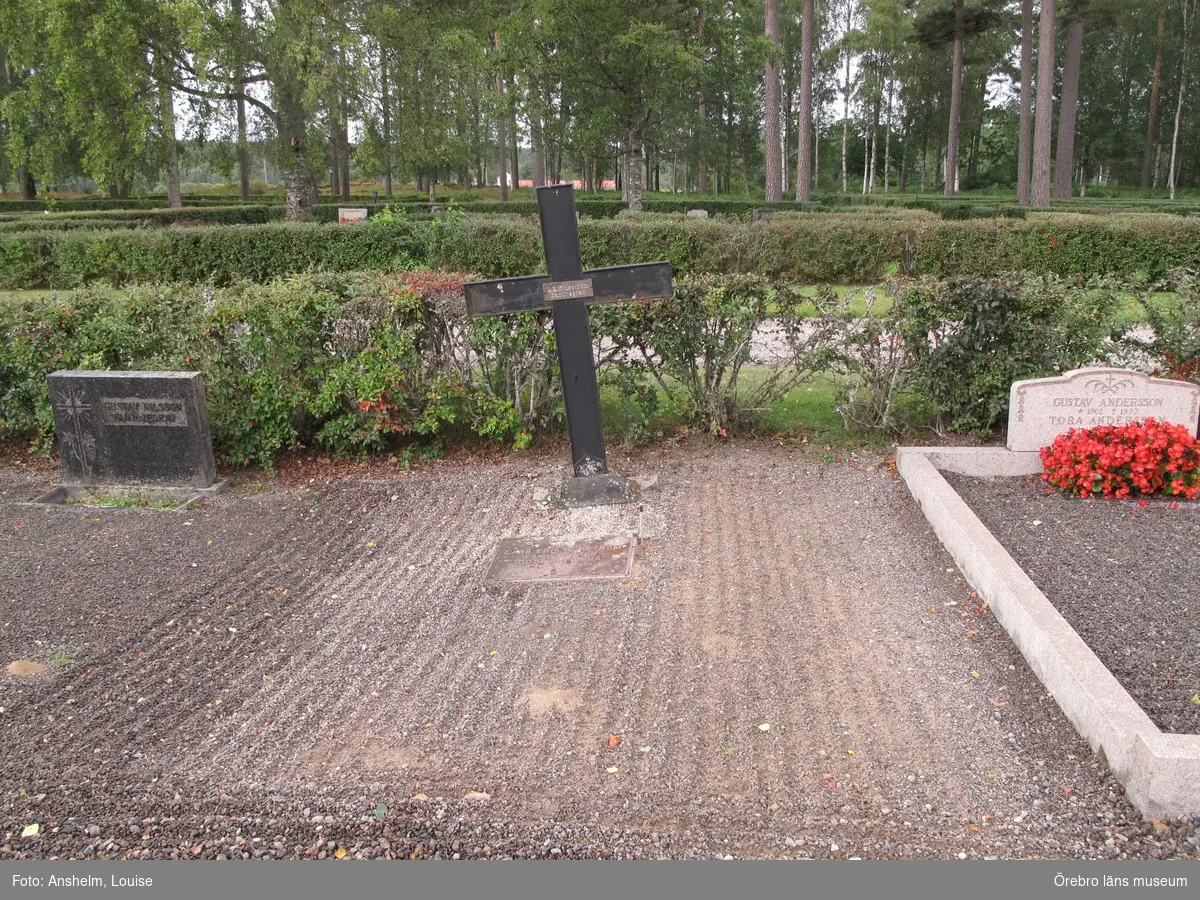 Vikers kyrkogård Inventering av kulturhistoriskt värdefulla gravvårdar 2016, Västra 246-268.