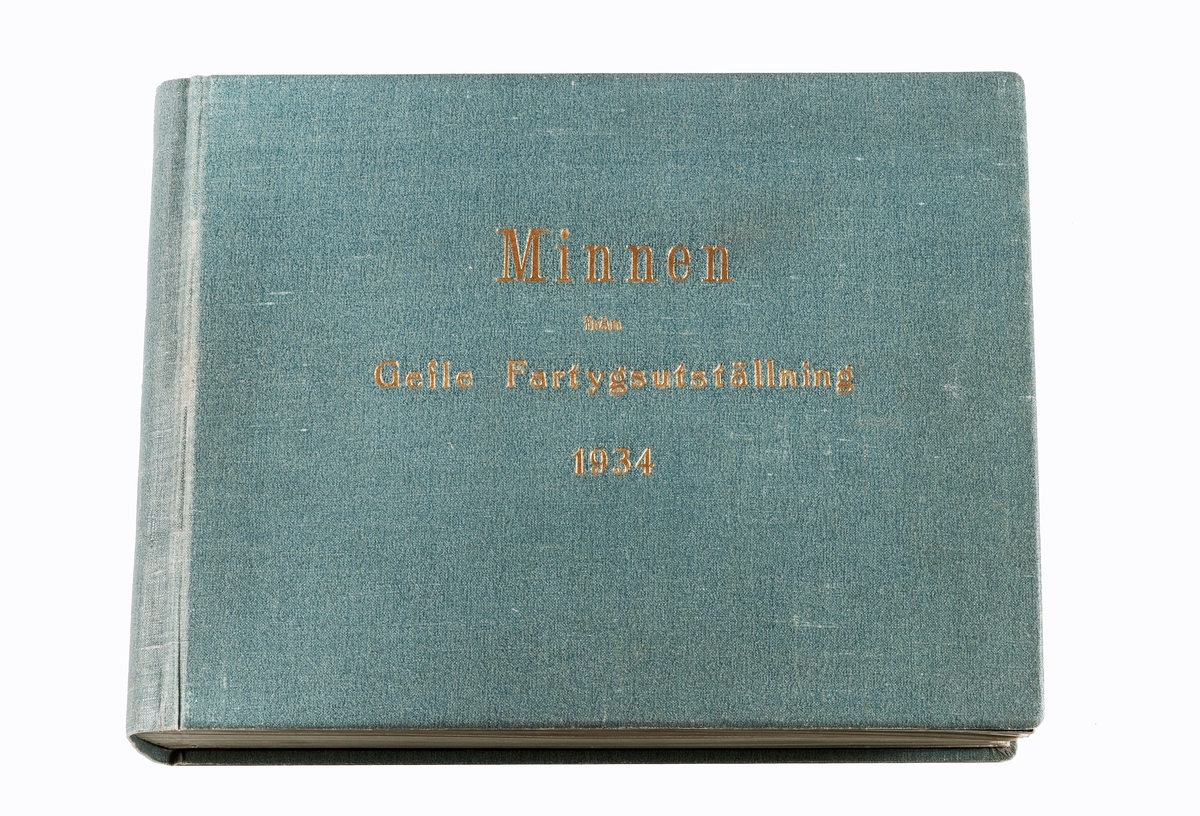 Minnen från fartygsutställningen i Gävle 1934. Fotoalbum med fartyg från Gävle, även tidningsklipp och register.