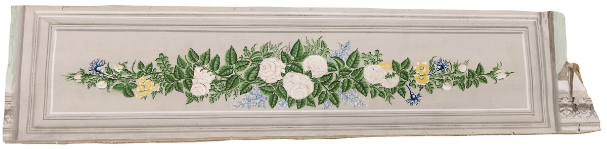 Del av väggmålning. Limfärg på papp. Dörröverstycke med blommor, rosor, syren och blåklint.