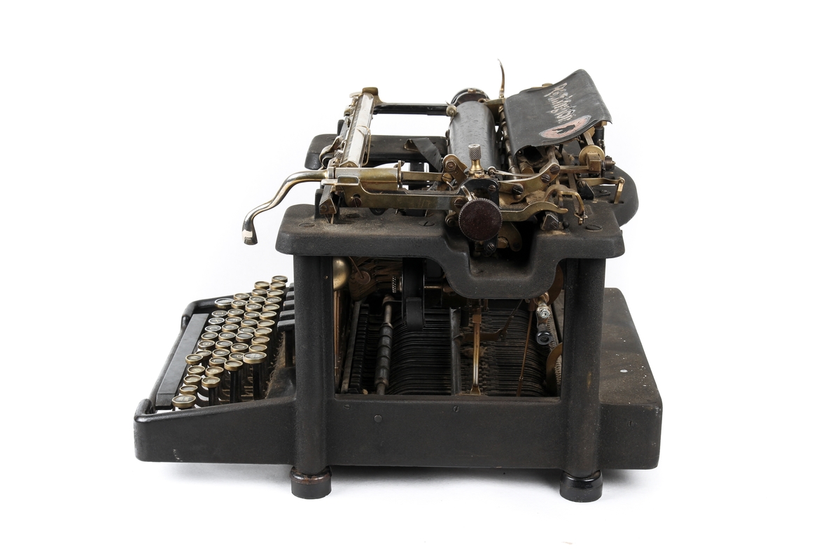 Mekanisk skrivemaskin.
