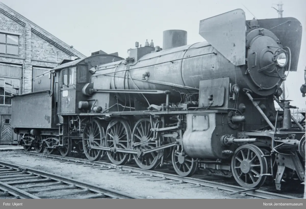 Utrangert damplokomotiv type 30b nr. 347 på Lillestrøm stasjon.
