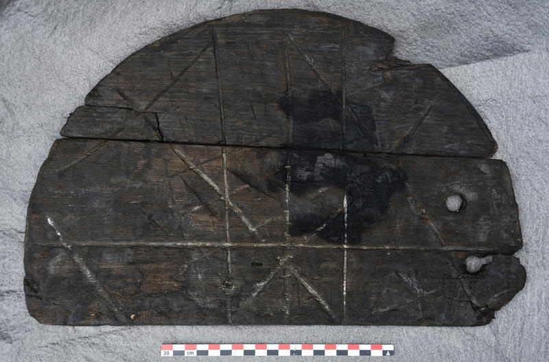 Lost 16th Century cask lid found in Bjørvika this week.