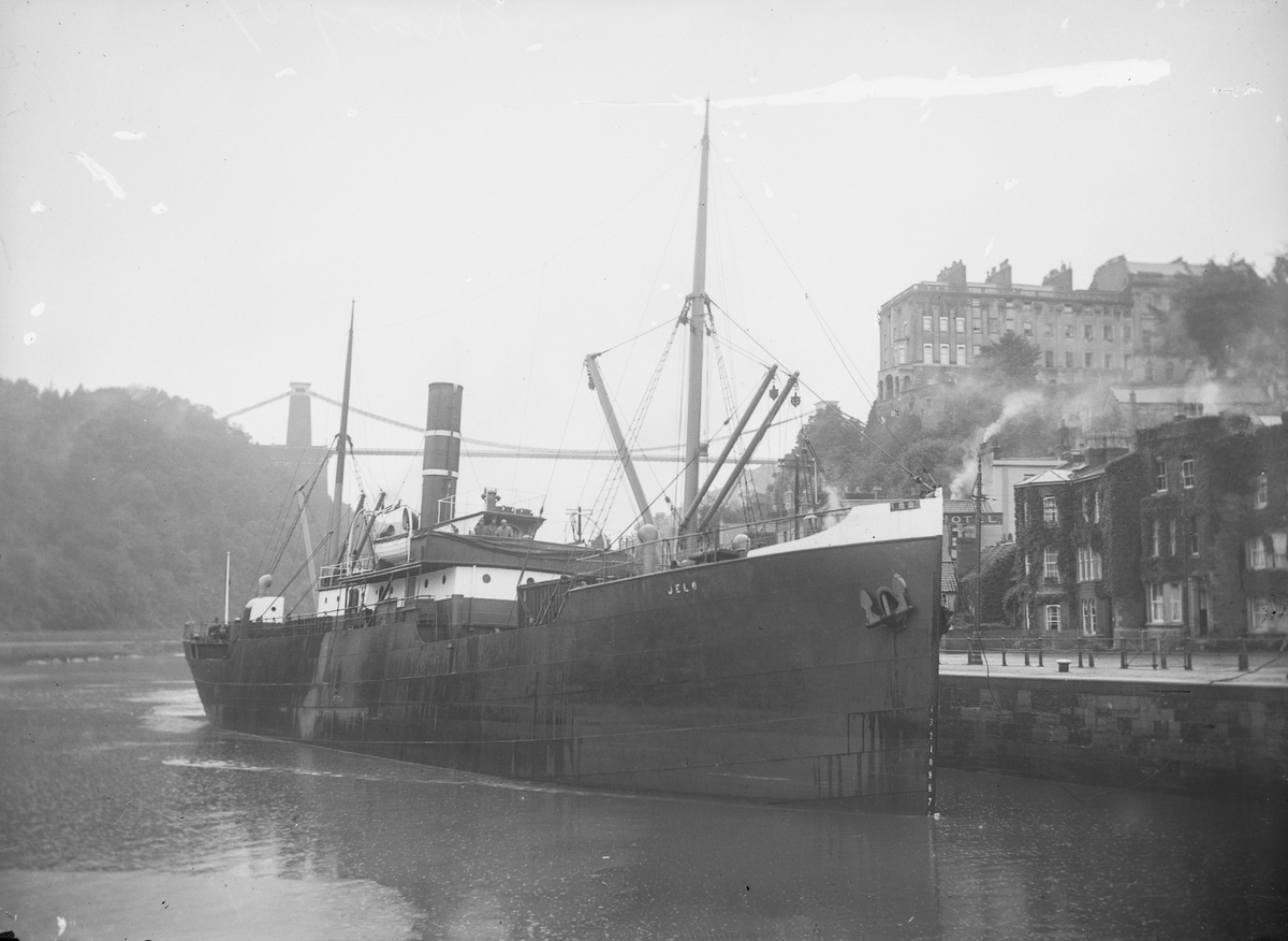 S/S 'Jelø' (b. 1907) med Clifton suspension bridge i bakgrunnen.
