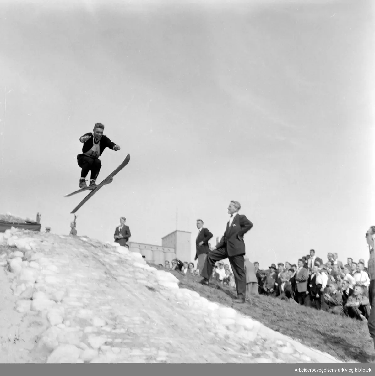 Hopprenn i Torshovdalen, arrangert av Idrettslaget Skeid. 17. mai 1960.
