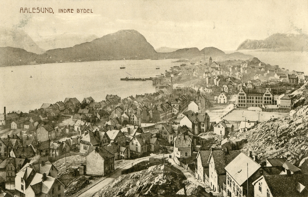Motiv av utsikten fra Vannspringdalen ved Aksla, sett mot Ålesund by.
