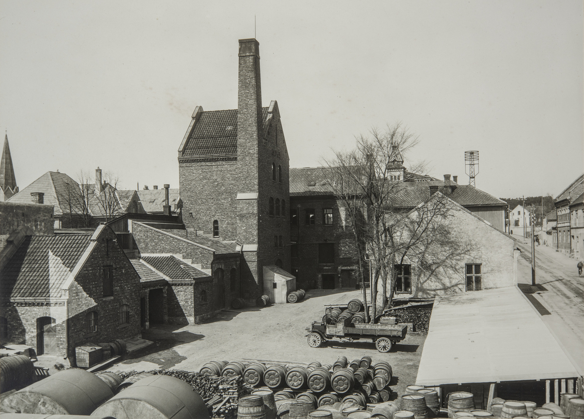 H. Poulsen & Cos Destillation på Hamar. 