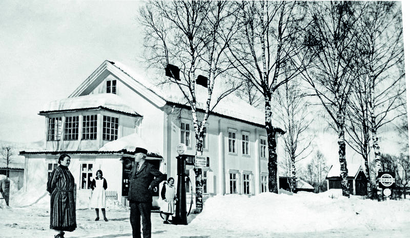 Standard pumpe utenfor Lindholts kolonial. Foto: MiA.