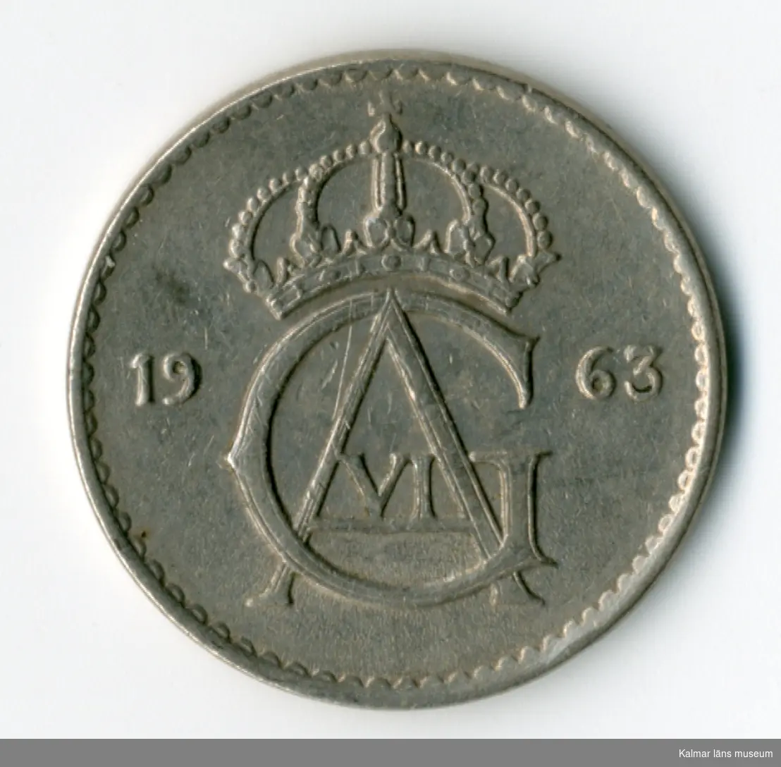KLM 46167:68 Mynt, av metall, 25 öre. Utgiven 1963. Under Gustaf VI Adolfs tid.