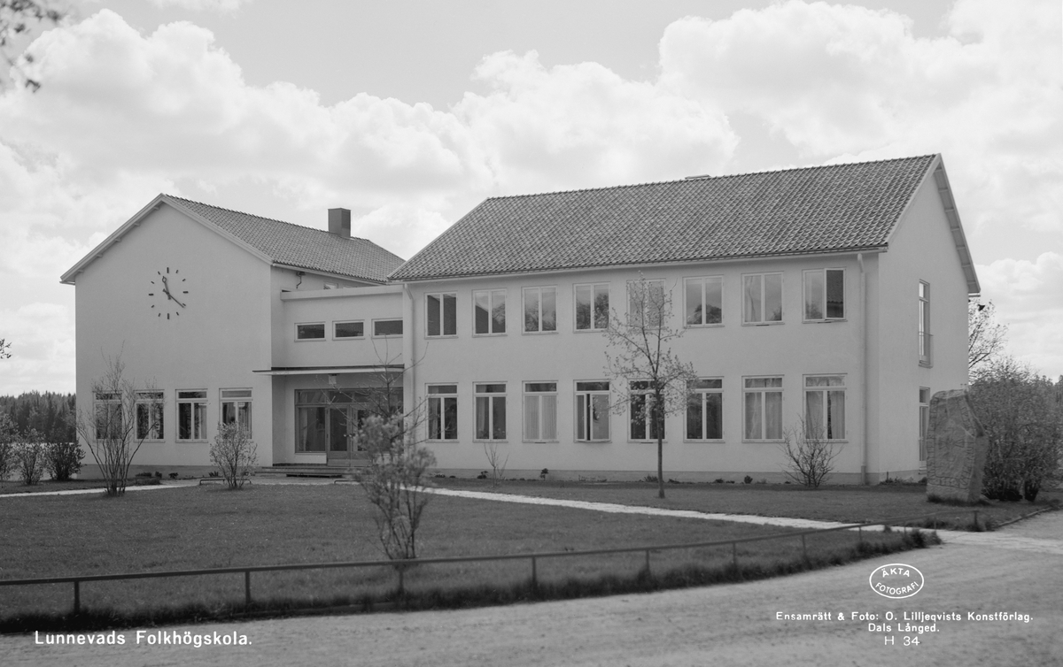 Lunnevads folkhögskola i Östergötland grundades 1868 och är en av Sveriges tre äldsta folkhögskolor.