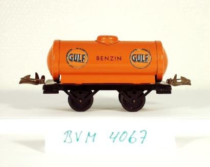 Modell av tankvagn, orange med reklam för Gulf.

Spårvidd 0