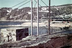 Den tyske broen over Pasvikelva ved Elvenes. Sagbruket til S