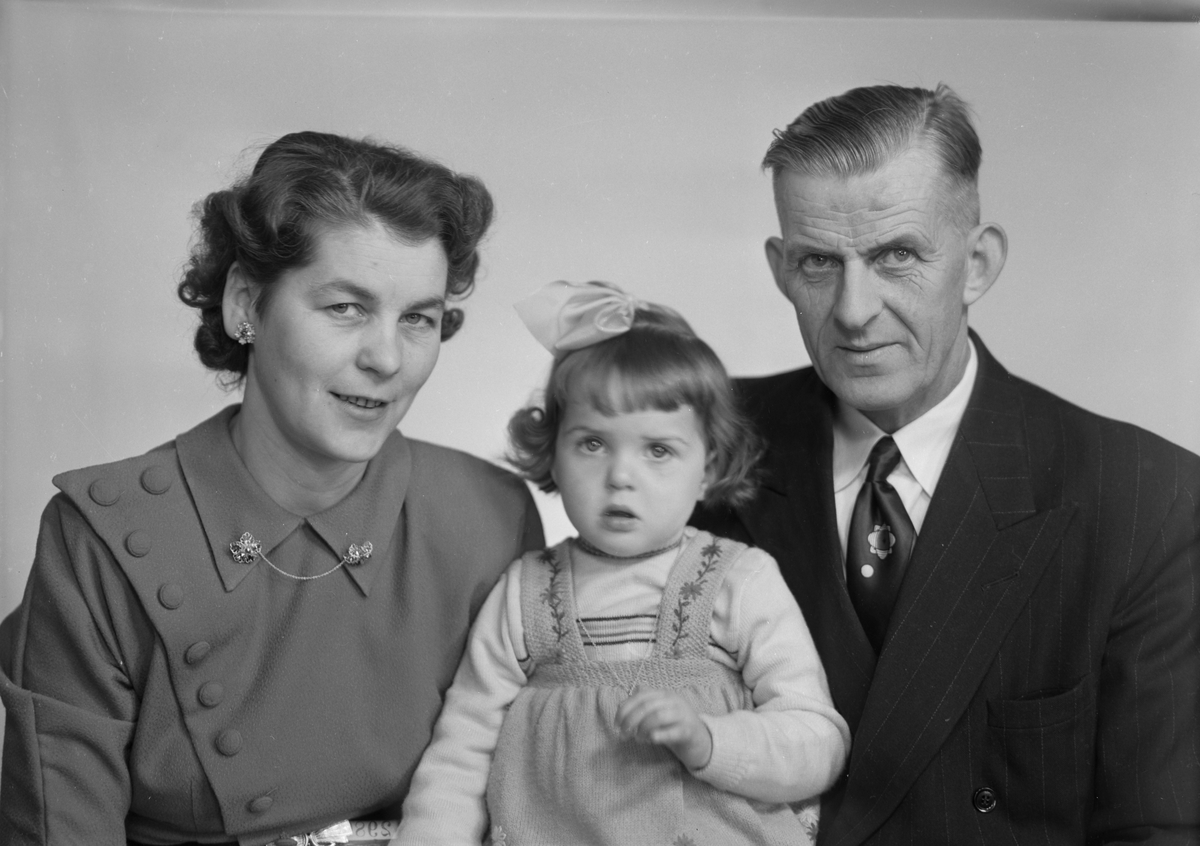 Thorvald og Dagny Thomassen med datteren Karin
