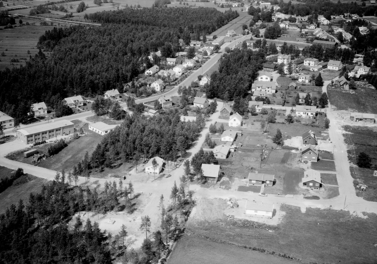 Flygfoto över Hillerstorp i Gnosjö kommun, Jönköpings län. Nr: 297/1961
