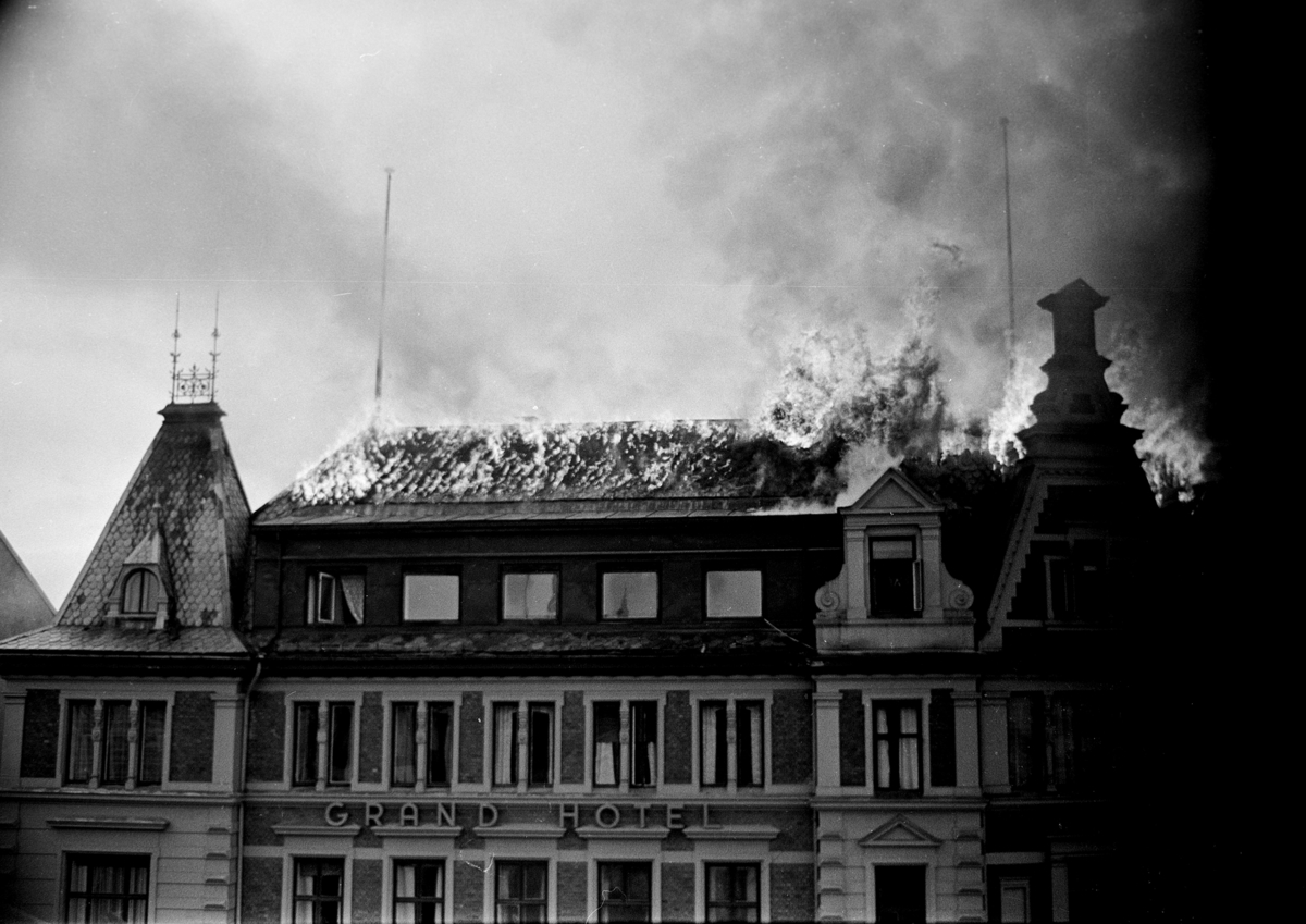 Brann, Grand Hotel, Hamar, 1969, flammer, røyk,