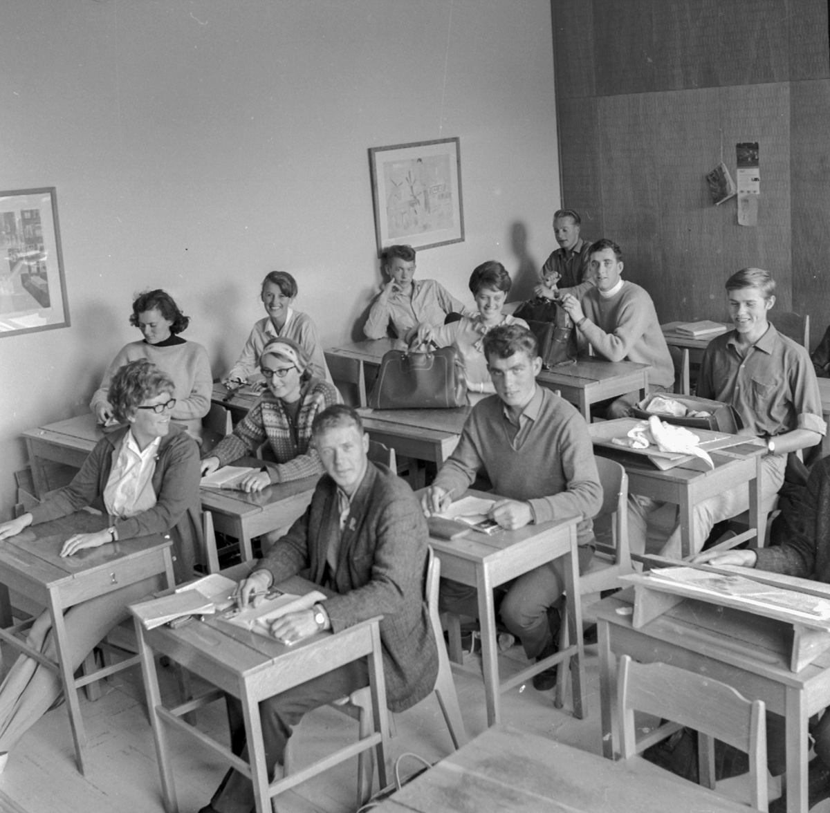Klasserom med elevar i Odda høgre skule.