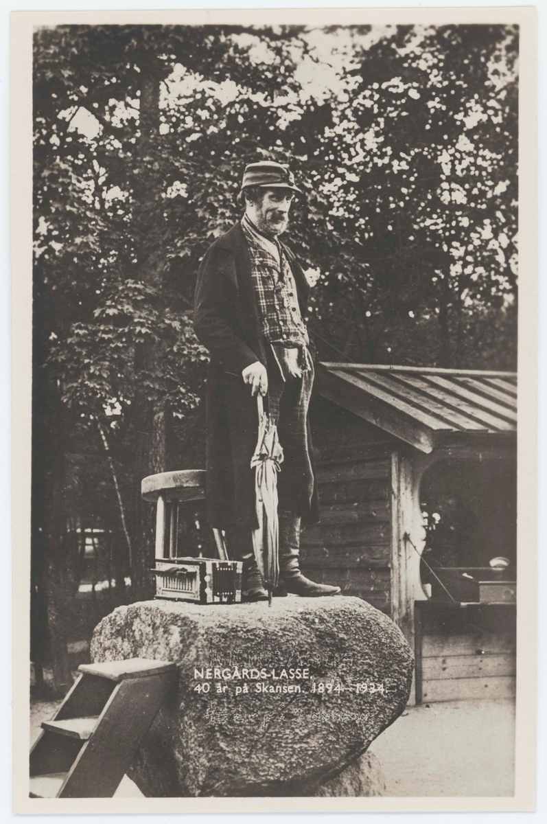 Vykort med motiv från Skansen. "Nergårds-Lasse. 40 år på Skansen 1894 - 1934."