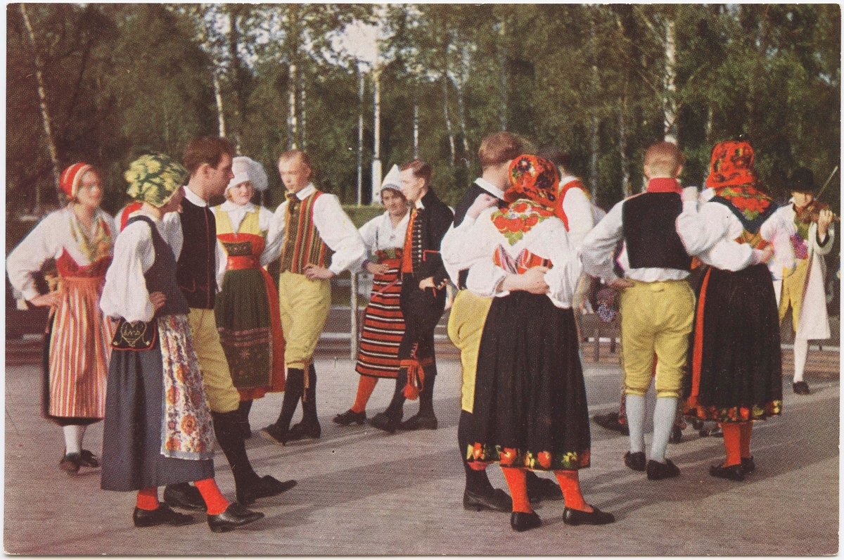 Vykort med motiv från Skansen. "Skansens folkdanslag."