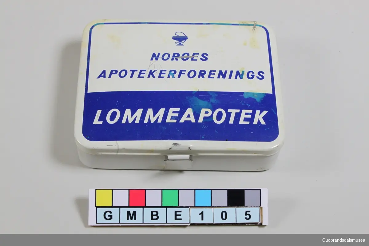 Norges Apotekerforenings Lommeapotek m. noe innhold