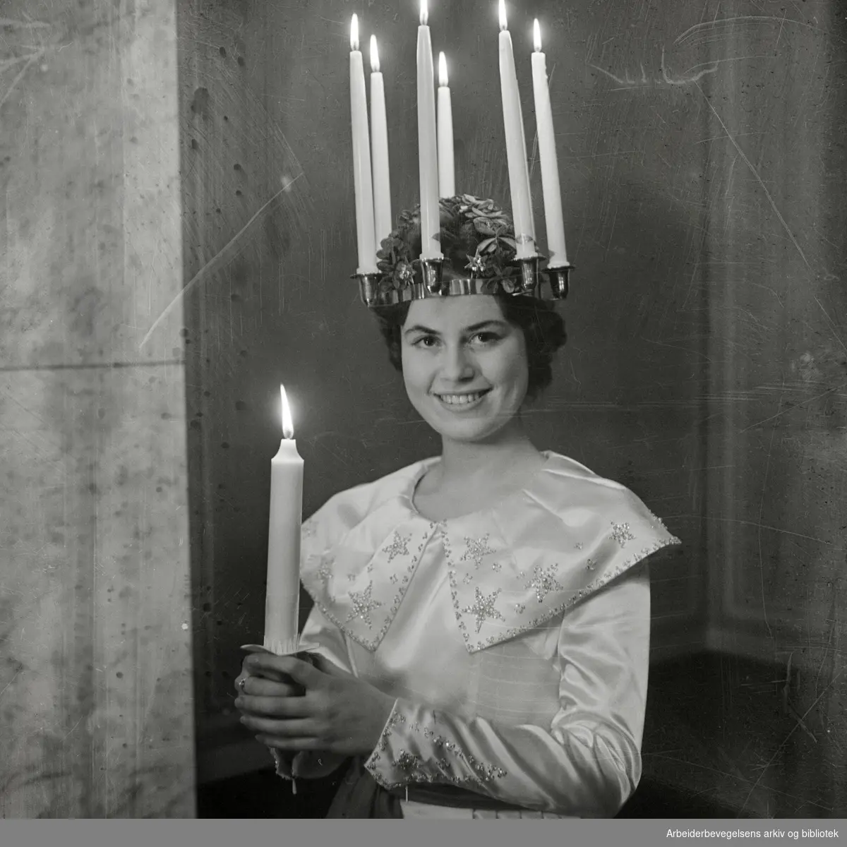 Morgenpostens årlige Lucia-fest i Universitetets Aula. 13. Desember 1959. Else Marie Stensbøl.