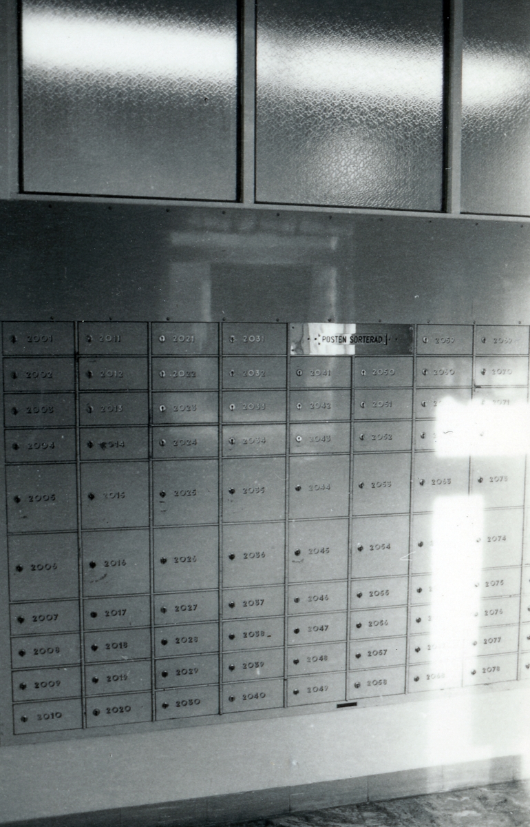 Dokumentatin av postkontoret Halmstad 2, Badhusgatan 4, Halmstad.
Postkontoret upphörde den 30 oktober  1987.