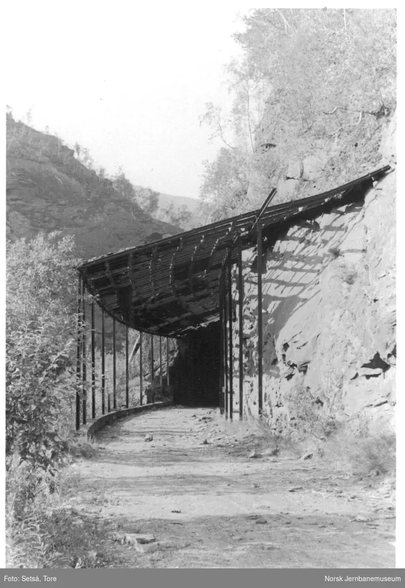 Rasoverbygg Stokkviknakken tunnell - øst på den nedlagte Sulitjelmabanen