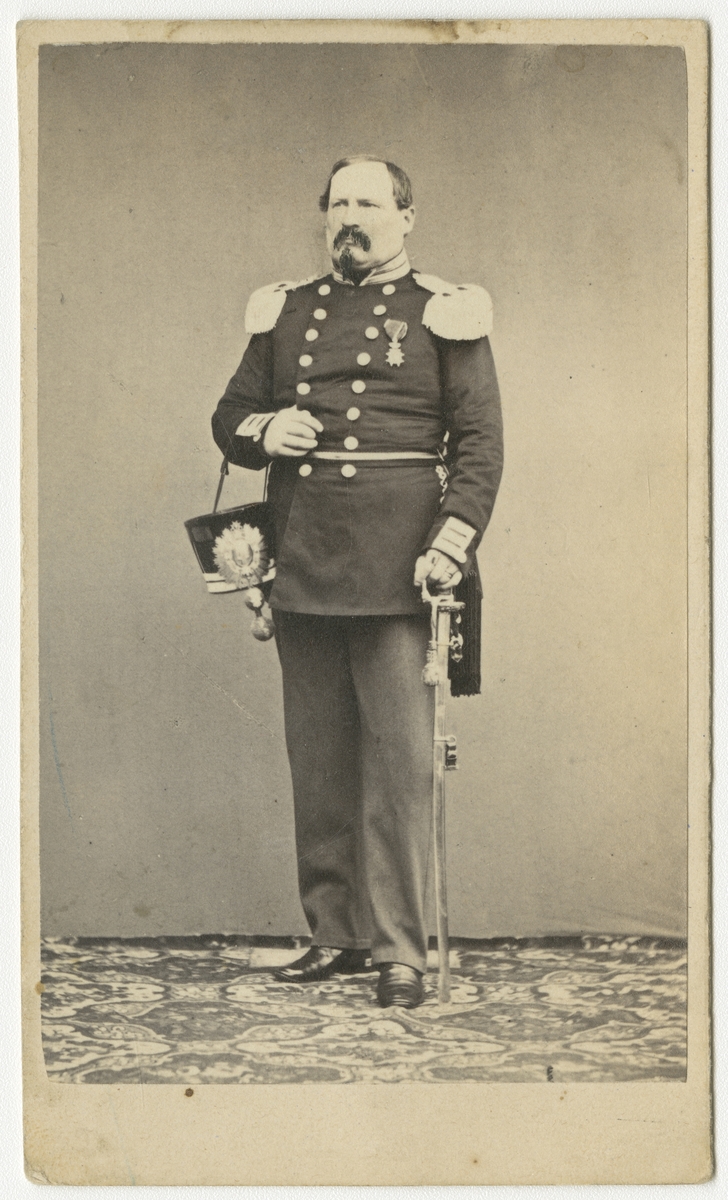 Porträtt av Gustaf Lorentz Lövgrén, överstelöjtnant vid Andra livgrenadjärregementet I 5.

Se även bild AMA.0001913 och AMA.0001953.