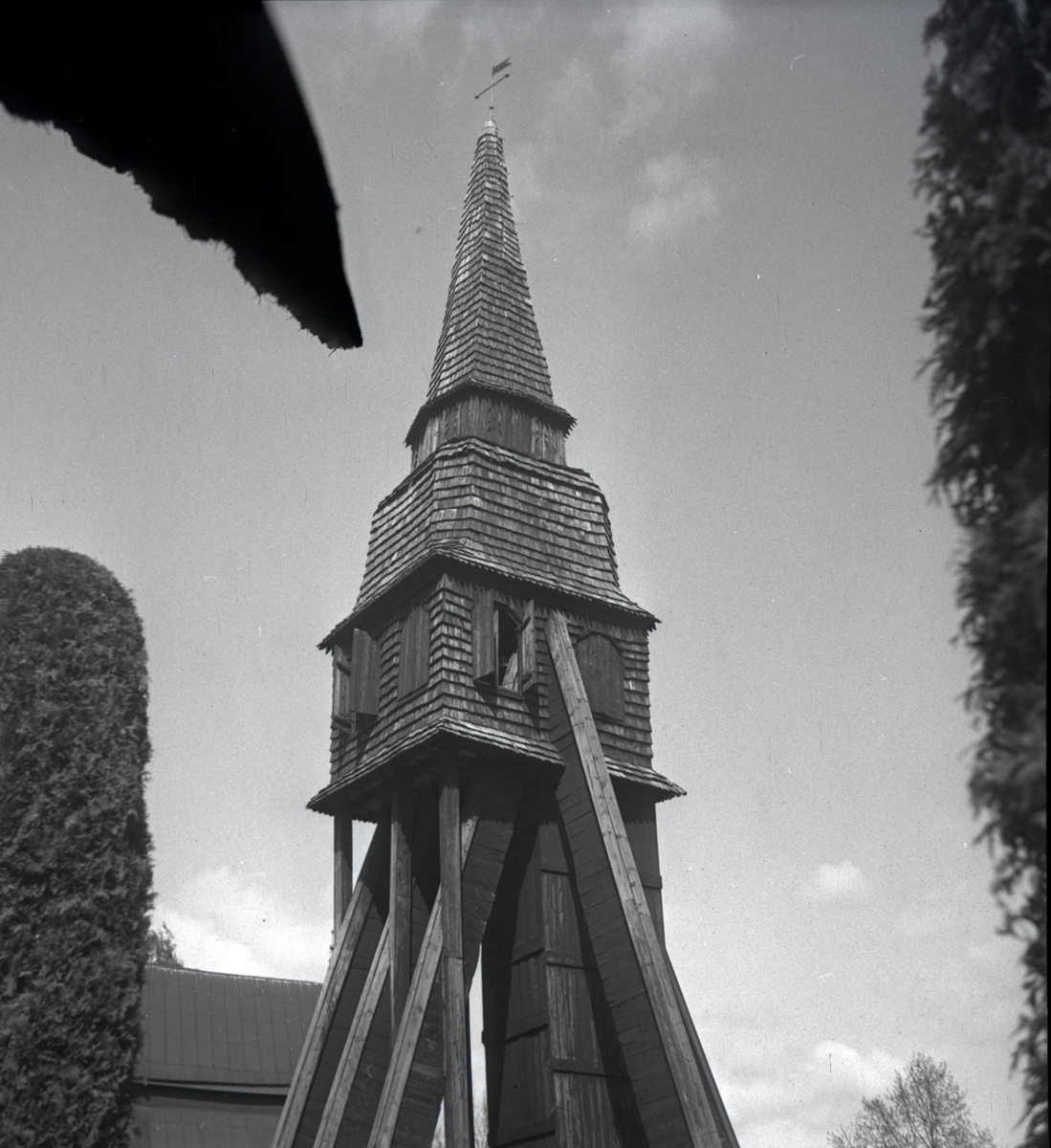 Frödinge kyrkas klockstapel.