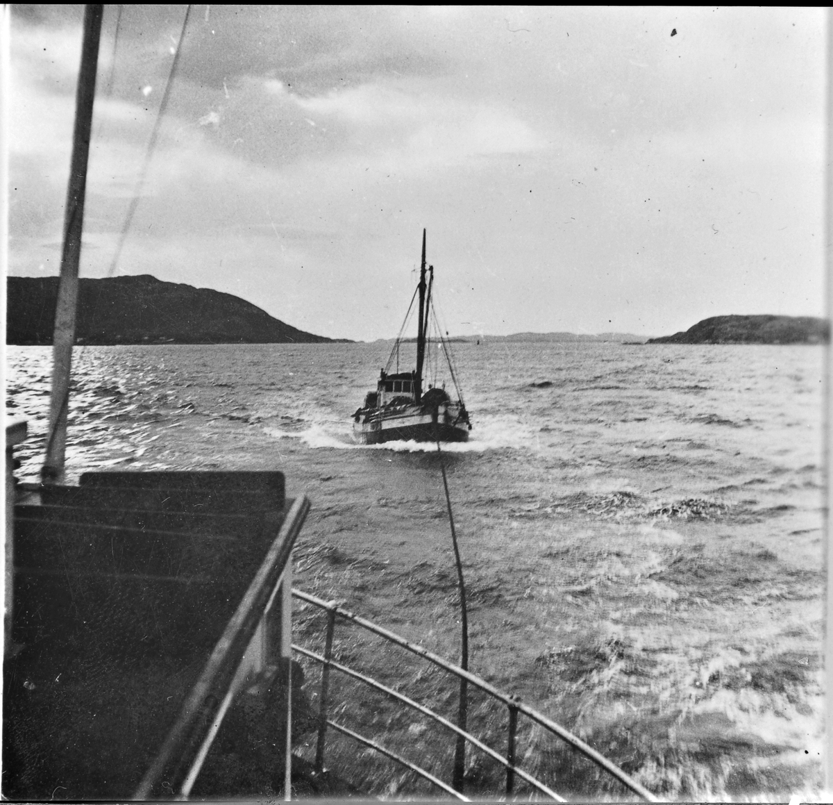 Båter med full sildlast i Asserøy, Asserøya