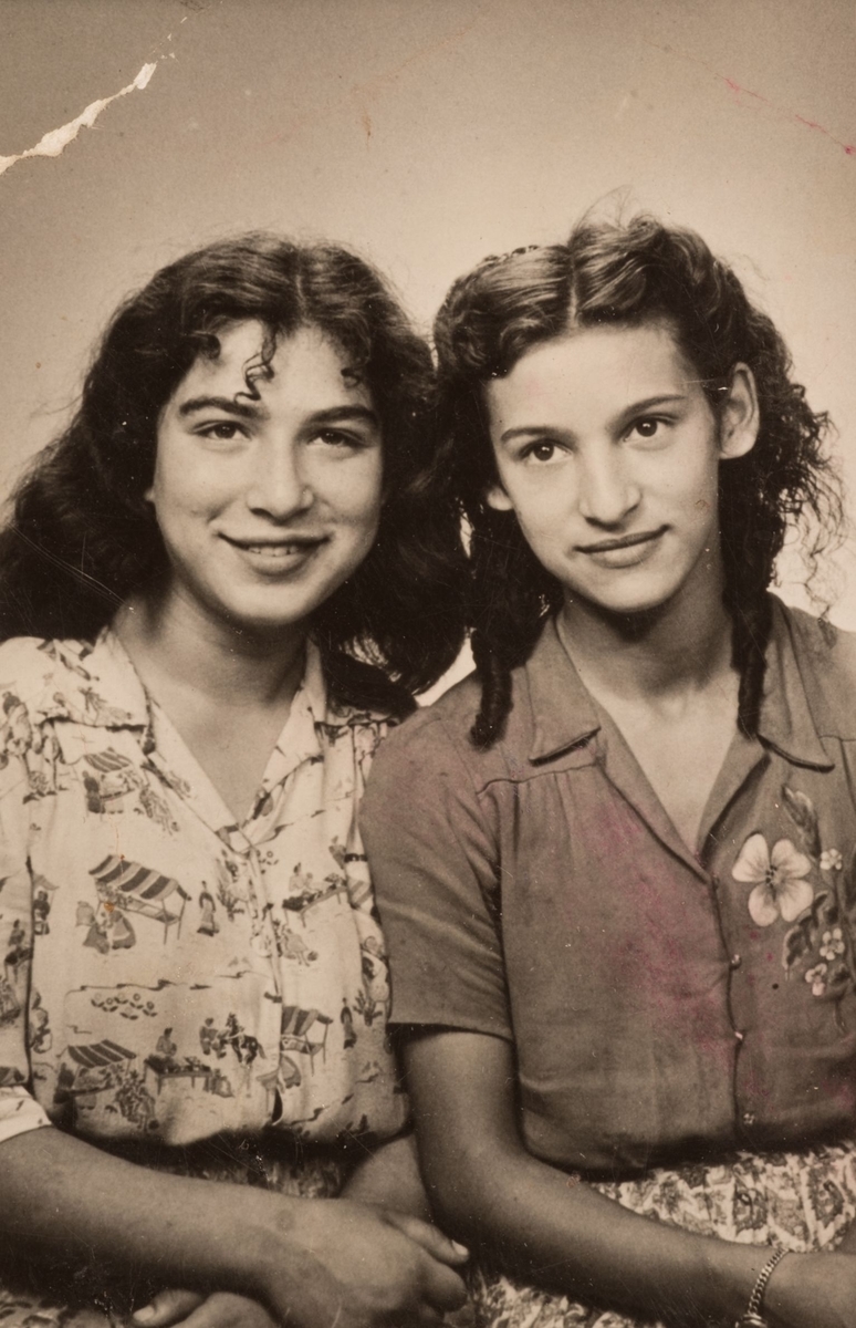 Porträtt av två romska flickor, 1949.