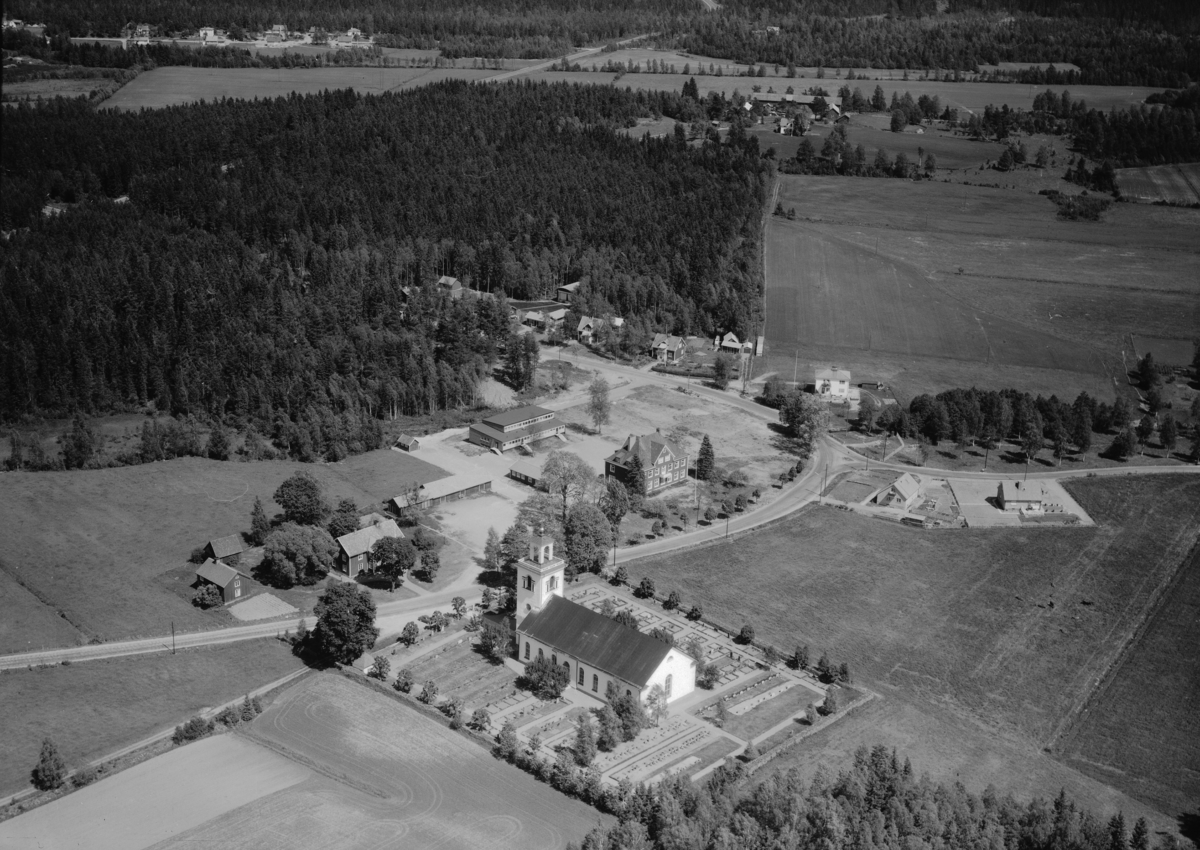 Flygfoto över Hults kyrka i Eksjö kommun, Jönköpings län. 770/1964