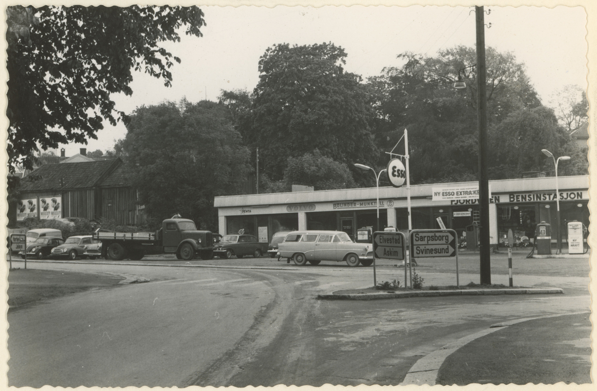 Nygaten (Fjordveien) ble utvidet frem til Fleischers gt. i 1938. Foto tatt etter at bensinstasjonen ble bygd.