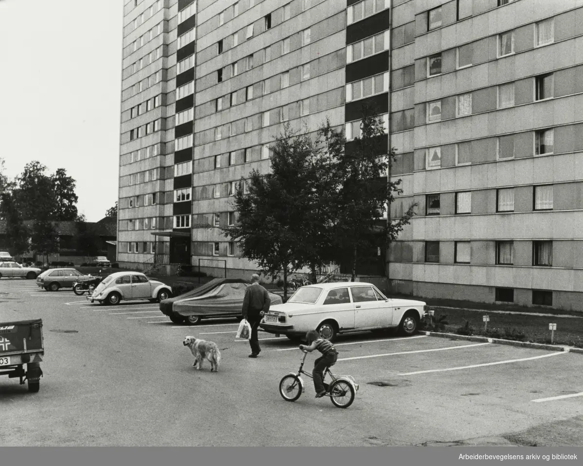 Rødtvet. Mellomgården borettslag. Juni 1979