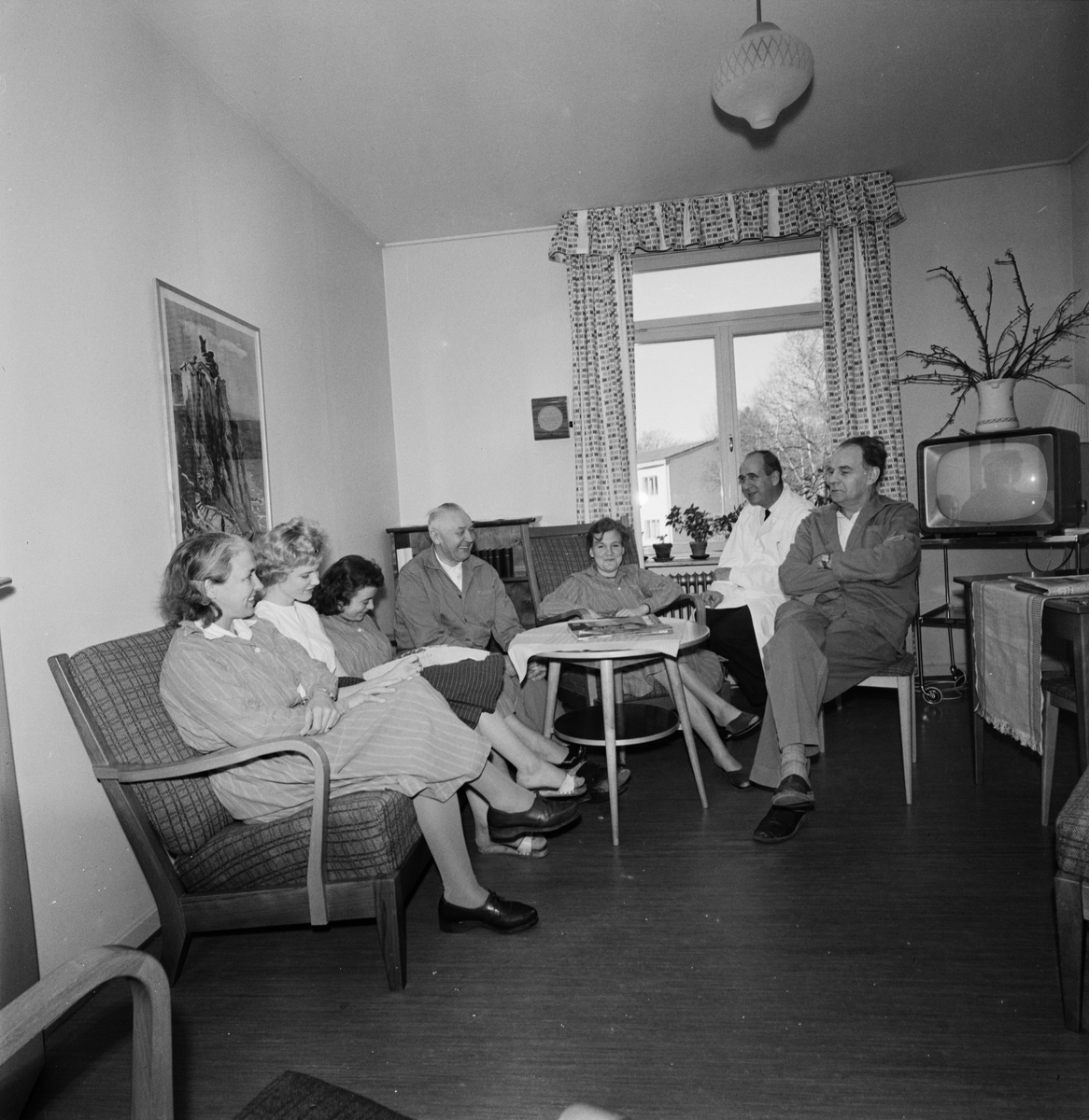 Akademiska sjukhuset, neurologiska kliniken, dagrum med patienter och personal, Uppsala 1959