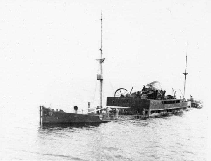 TS LEDA (bygget 1920) liggende som vrak i Stettinhavet, juli 1947.