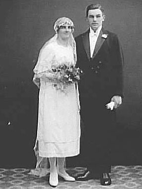 Brudparet Hjalmar Blank och Agnes Krona, Svensbro, Ljunghem d 26 september 1925.
Båda döda 1945.