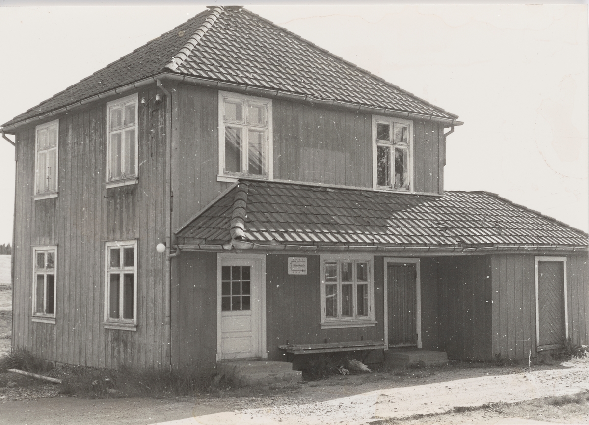 Finstadbru stasjon femten år etter Aurskog-Hølandbanens nedleggelse