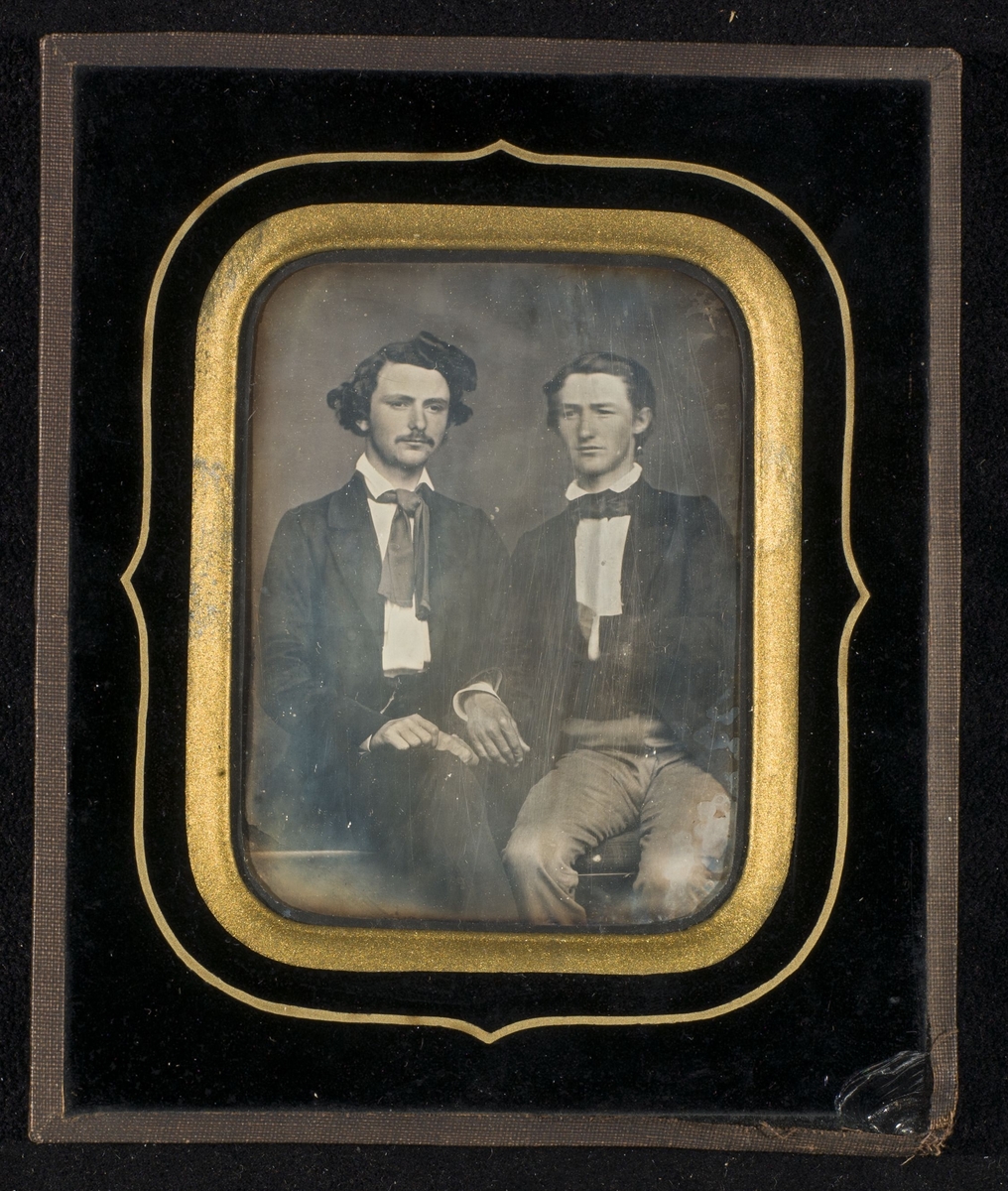 Daguerreotypi av to unge menn.