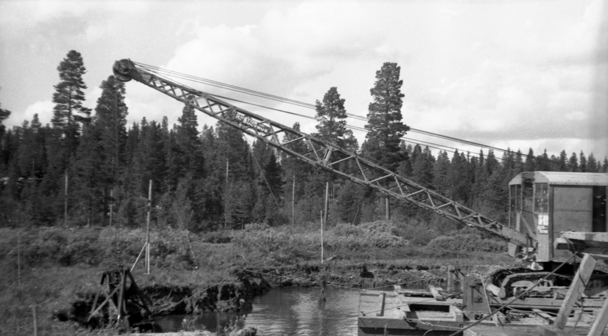 Mudring nedenfor broen i Nordre Osa, Åmot kommune, Hedmark. Nordre Osen.