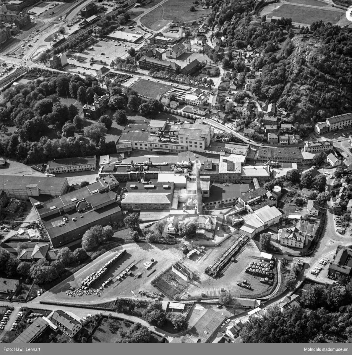 Flygfoto över pappersbruket Papyrus fabriksområde i Mölndal, 9/6 1969.