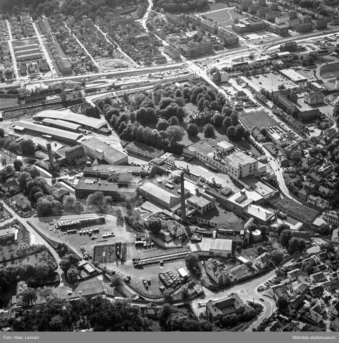 Flygfoto över pappersbruket Papyrus fabriksområde i Mölndal, 9/6 1969.