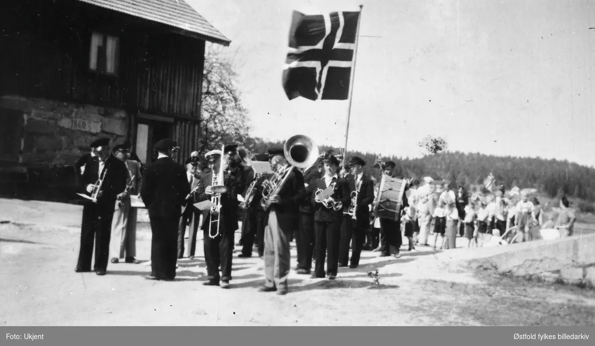 Korpset "Harmoni" ved Jelsnes-Ødegård, i Tune, 17. maifeiring