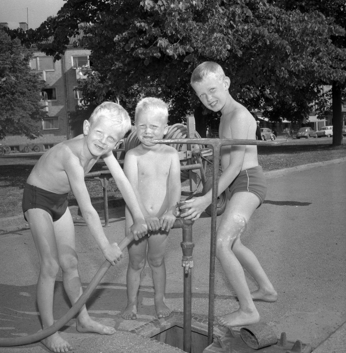 Badreportage i Hästhagen. 
29 juni 1959.