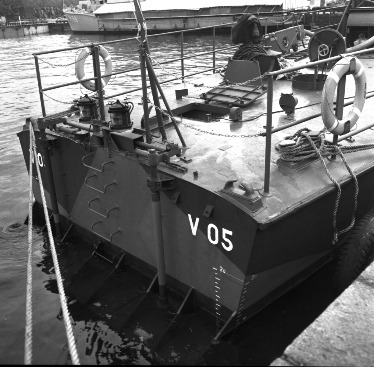 V 05
Interiörer och exteriörer av vedettbåten V 05\\\\anm. neg ingnår i en serie om 51 st varav 5 st scannats. Detta är nr V 91577/gp