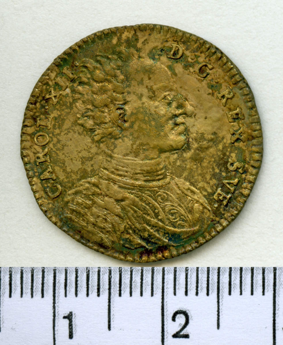 Mynt, sentida kopia av 1 dukat 1718, Carl XII.

Myntet är i 2 delar som visar fram och baksida.
