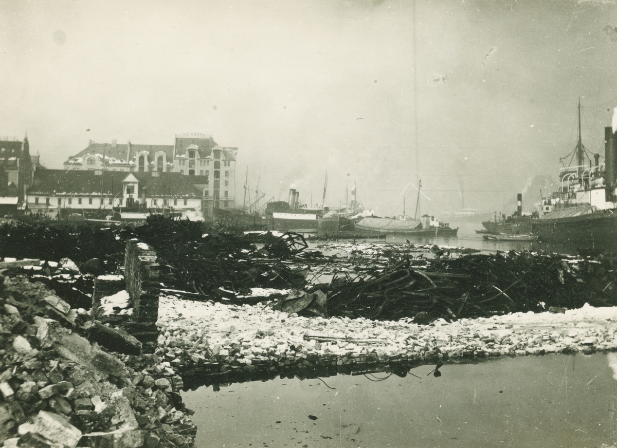 Bergen. Strandsiden etter brannen i 1916. Ukjent fotograf.