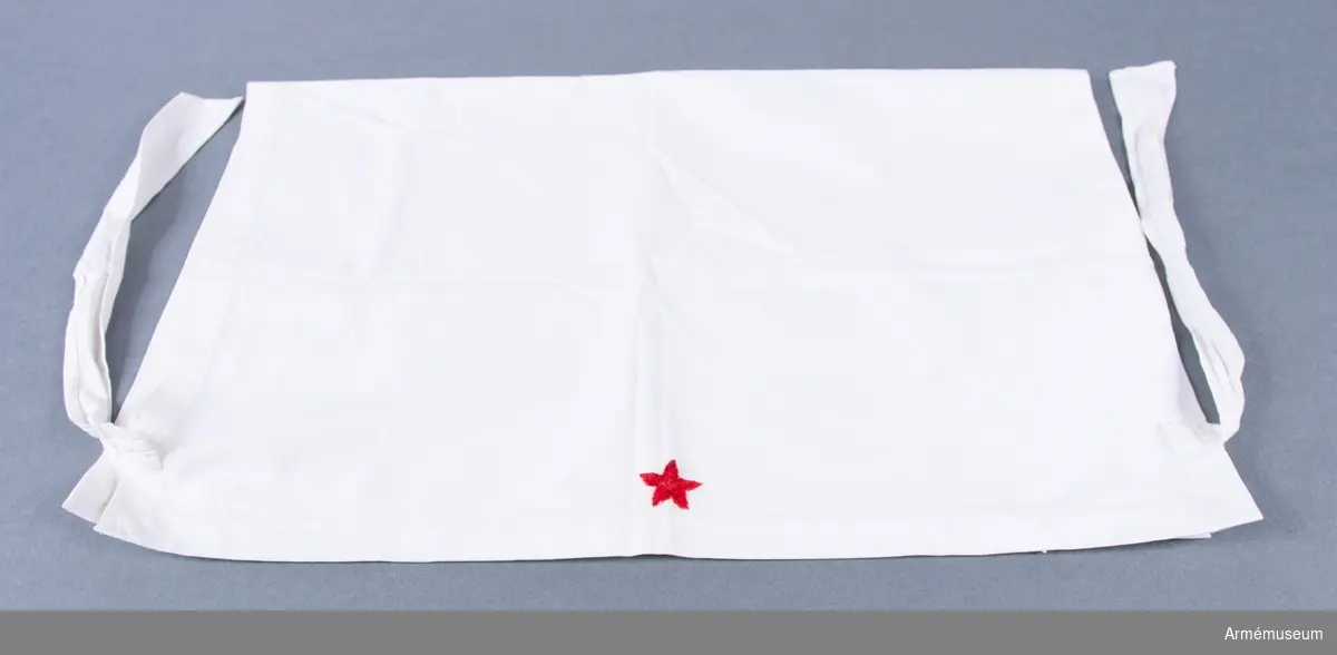 Huckle tillverkat av vitt bomulstyg med broderad röd stjärna.